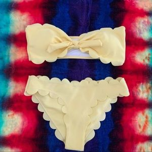 ❤️👀💜 
Yellow Scalloped Bikini M
